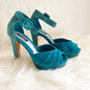 White House Black Market Teal platforms  sz 9